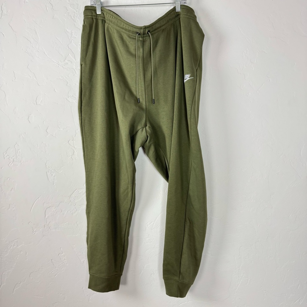 Nike Sweat Pants‎ Joggers Sportswear Essential Fleece Lined Solid Green Swoosh